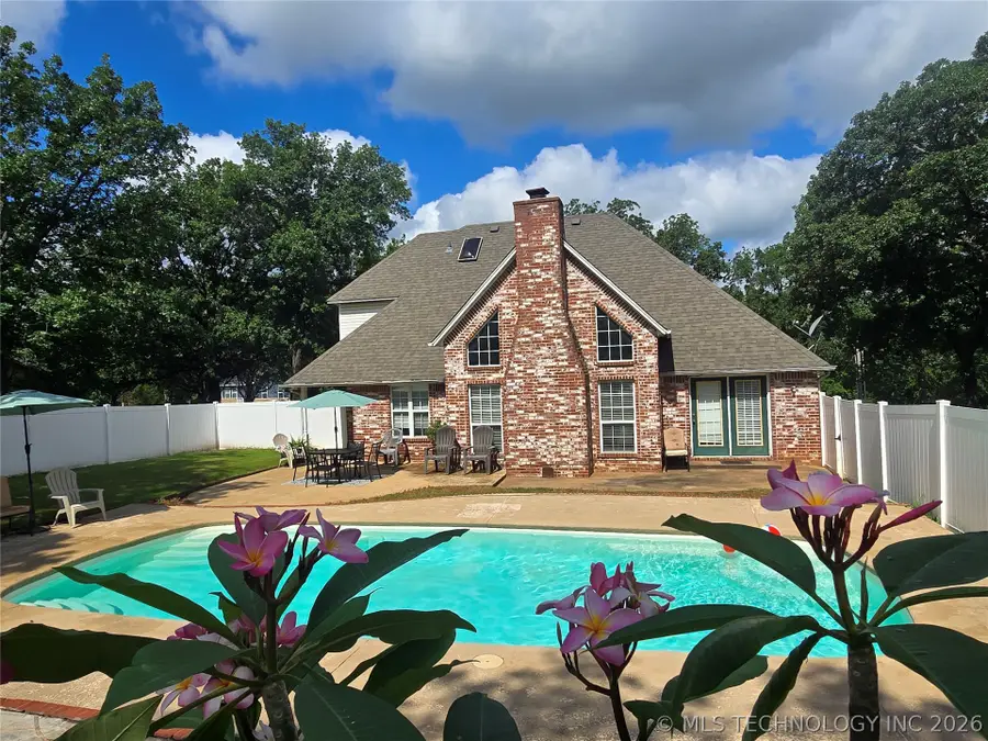 906 N 14 Street, Henryetta, OK 74437 - #2