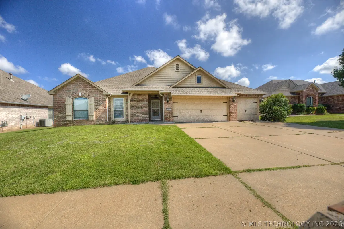 3318 E Fairmont Place, Broken Arrow, OK 74014 - #1