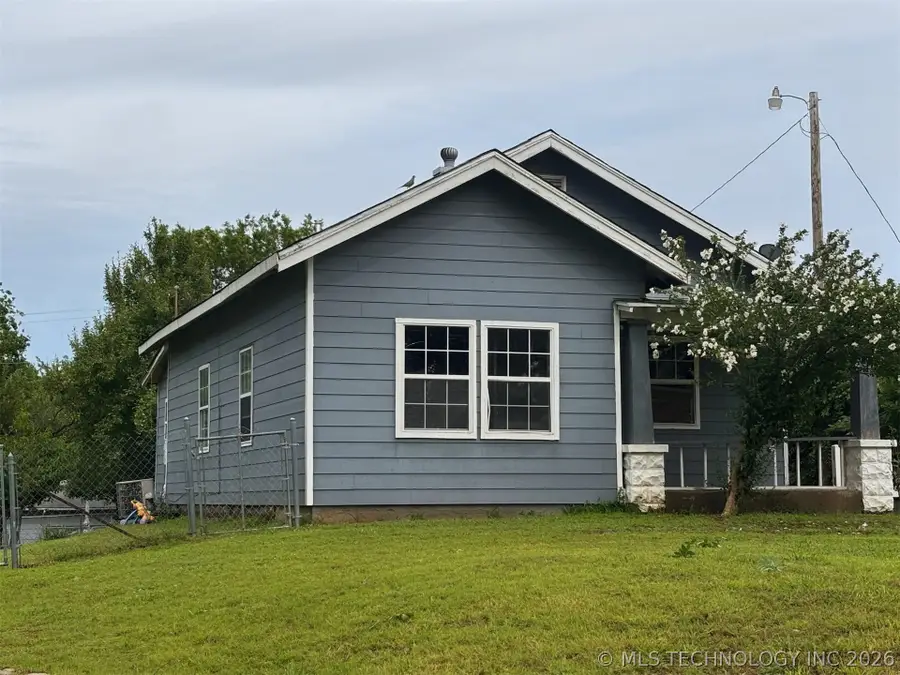 801 S 11th Street, Ponca City, OK 74601 - #2
