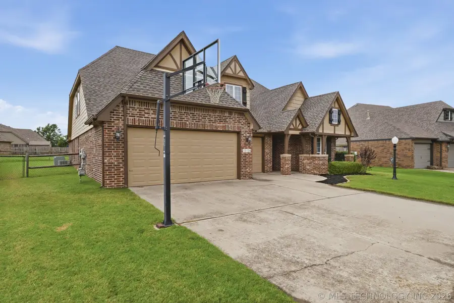 10104 N 142nd Avenue E, Owasso, OK 74055 - #3