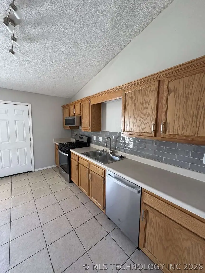 504 NE Elmhurst Avenue, Bartlesville, OK 74006 - #2
