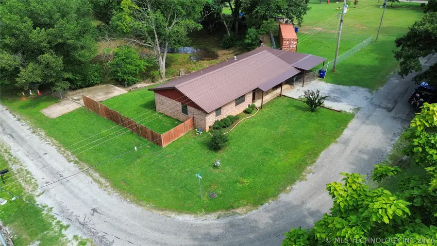 601 E Womack, Colbert, OK 74733 - #2