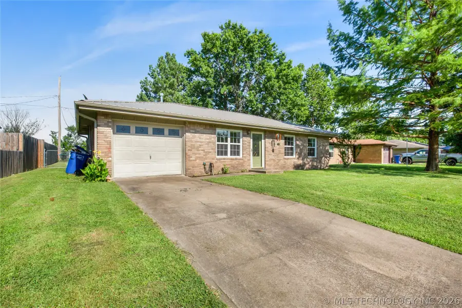 3112 M Street Nw, Miami, OK 74354 - #3
