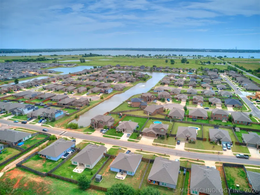 10421 NW 24th Terrace, Yukon, OK 73099 - #2