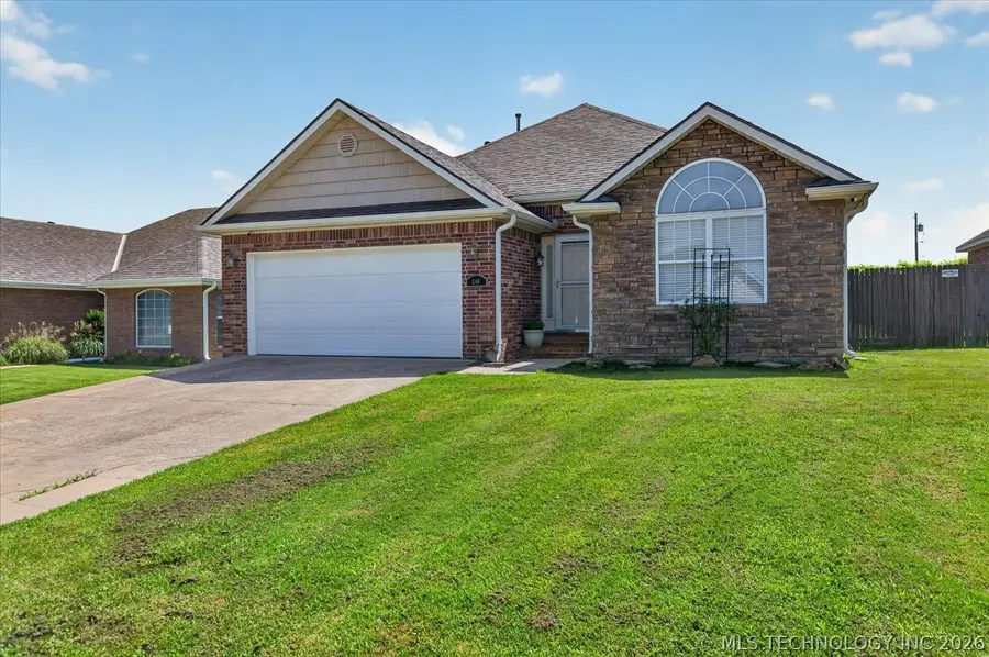 446 NE Debell Avenue, Bartlesville, OK 74006 - #2