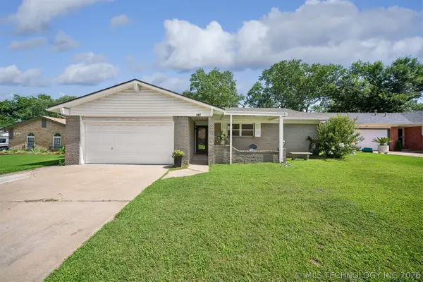 107 W 18th Street, Owasso, OK 74055