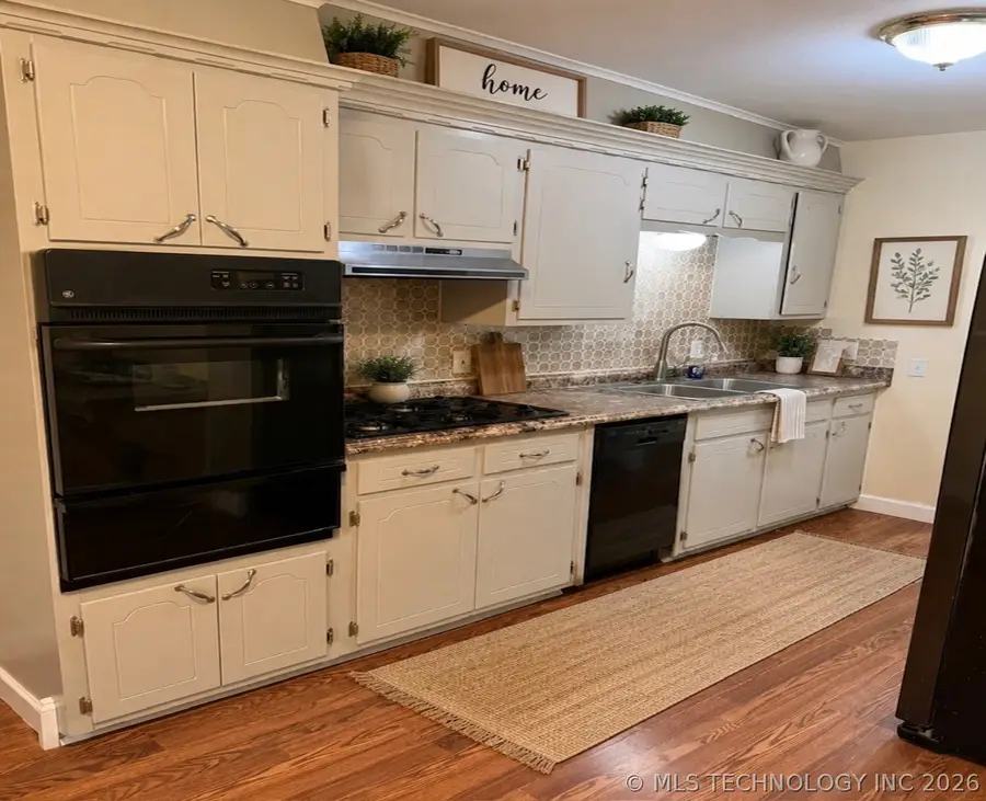 312 N Cedar Street, Owasso, OK 74055 - #3