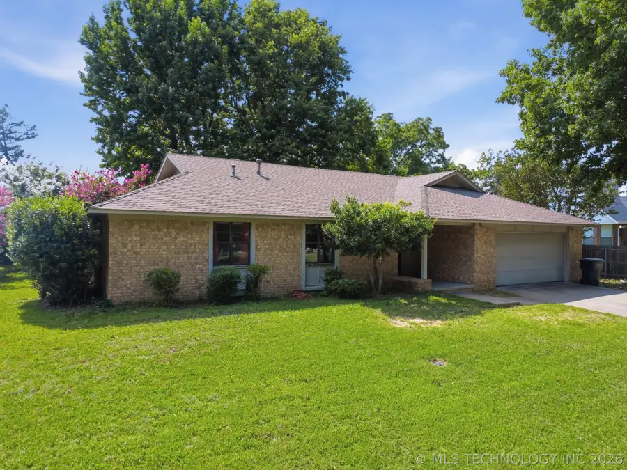 902 Cardinal Lane, Okmulgee, OK 74447 - #2
