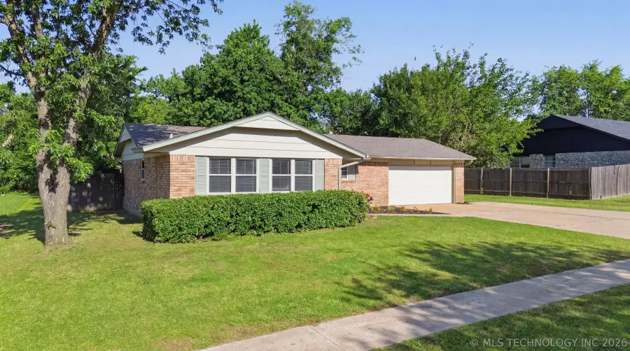 1404 N Cedar Street, Owasso, OK 74055 - #3