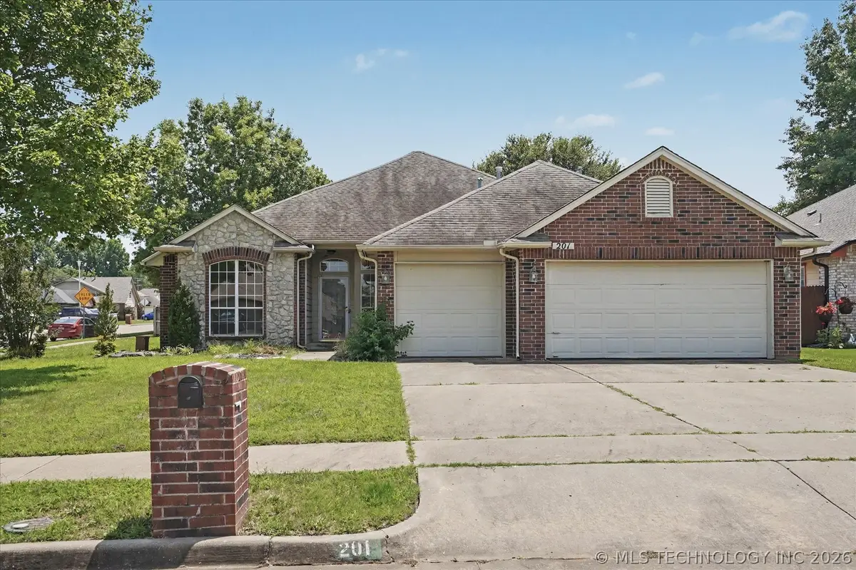 201 W Charleston Place, Broken Arrow, OK 74011 - #1