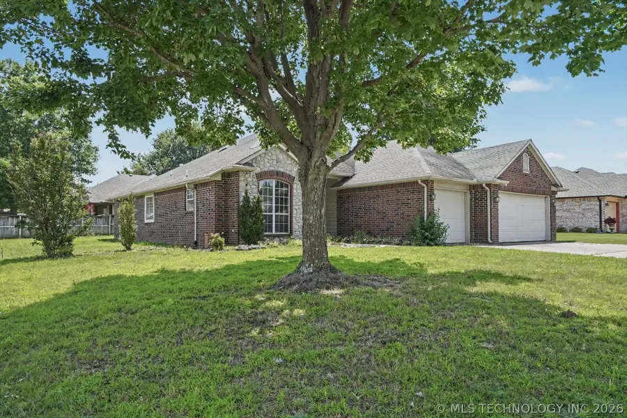 201 W Charleston Place, Broken Arrow, OK 74011 - #3