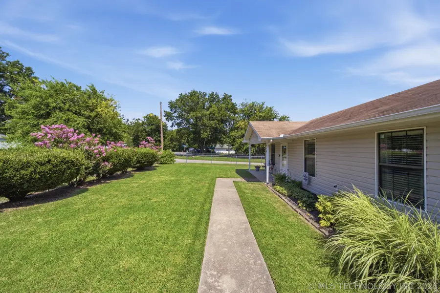 418 E 3rd Street, Beggs, OK 74421 - #3