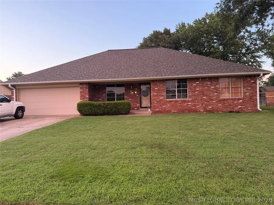 808 W Twin Oaks Drive, Broken Arrow, OK 74011 - #2