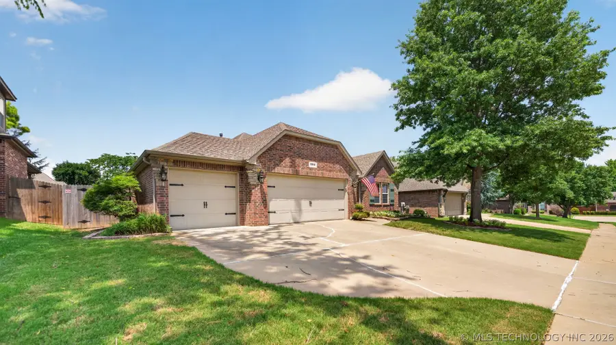 1816 E Montgomery Street, Broken Arrow, OK 74012 - #2