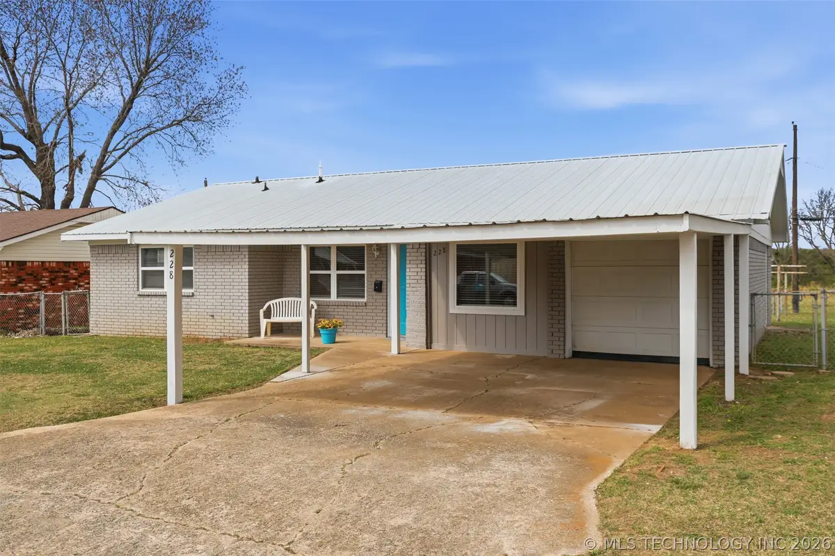 228 S 5th Avenue, Stroud, OK 74079 - #1