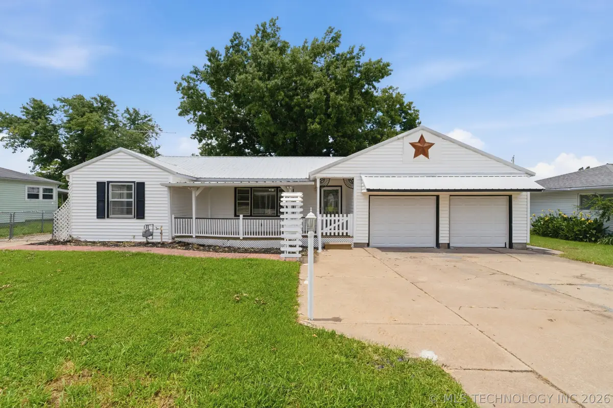 215 NE Wilshire Avenue, Bartlesville, OK 74006 - #1