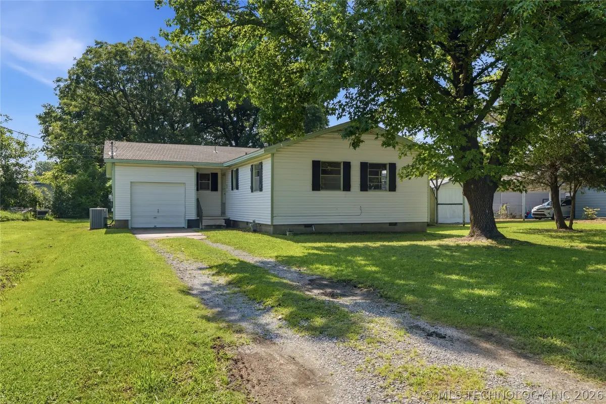 705 S State Street, Wagoner, OK 74467 - #1