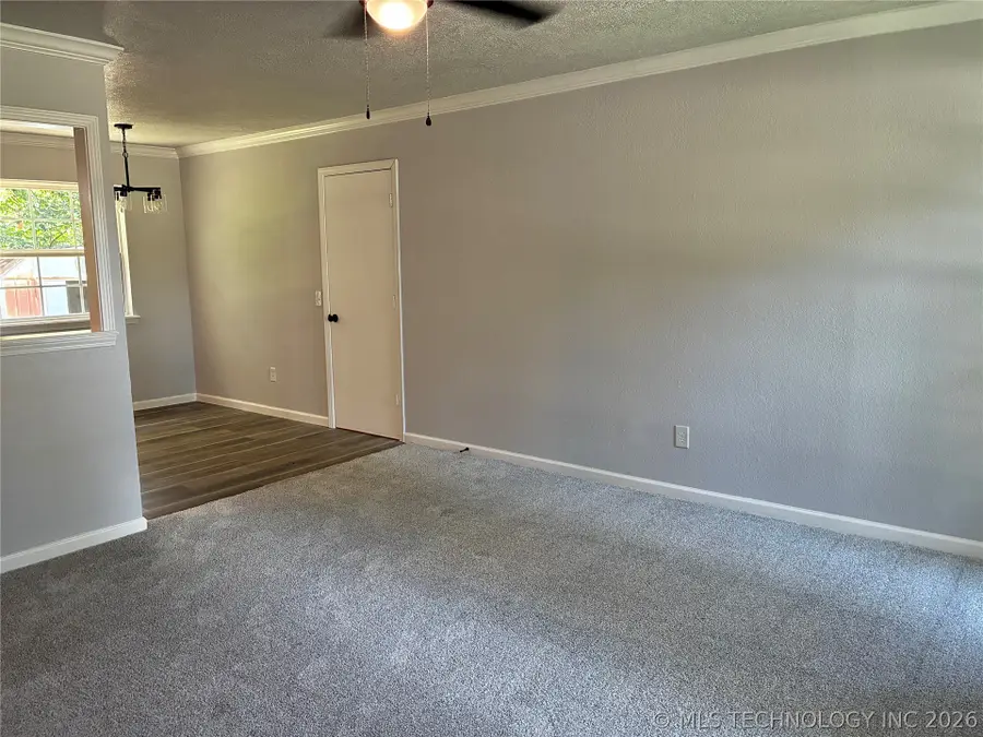 517 W Park Street, Wagoner, OK 74467 - #3