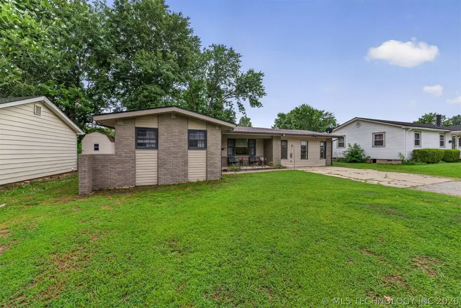 322 E Maple Street, Skiatook, OK 74070 - #2