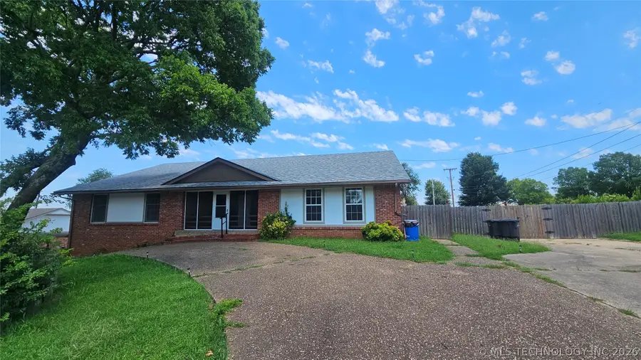 4000 Lakeview Drive, Bartlesville, OK 74006 - #2
