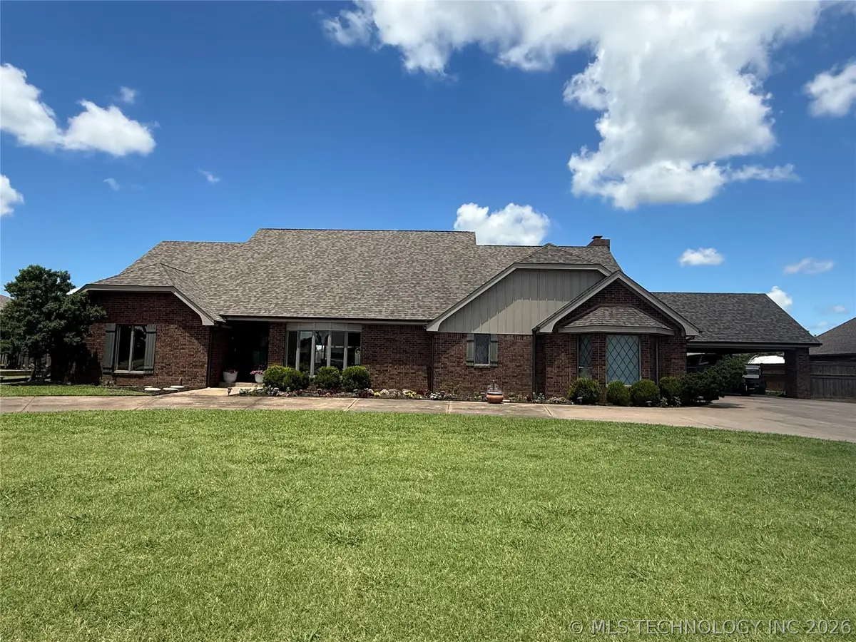 930 E 14th, Cushing, OK 74023 - #1