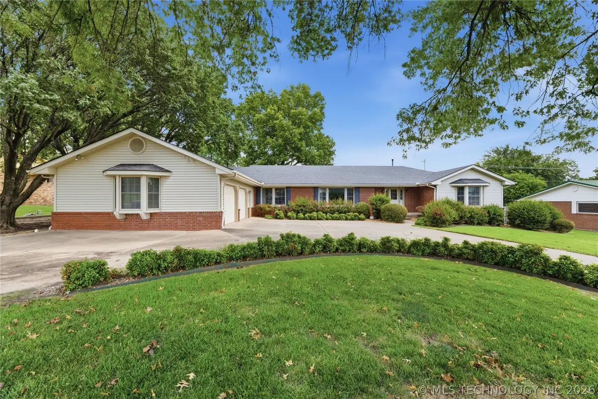 820 W Davis Drive, Nowata, OK 74048 - #1