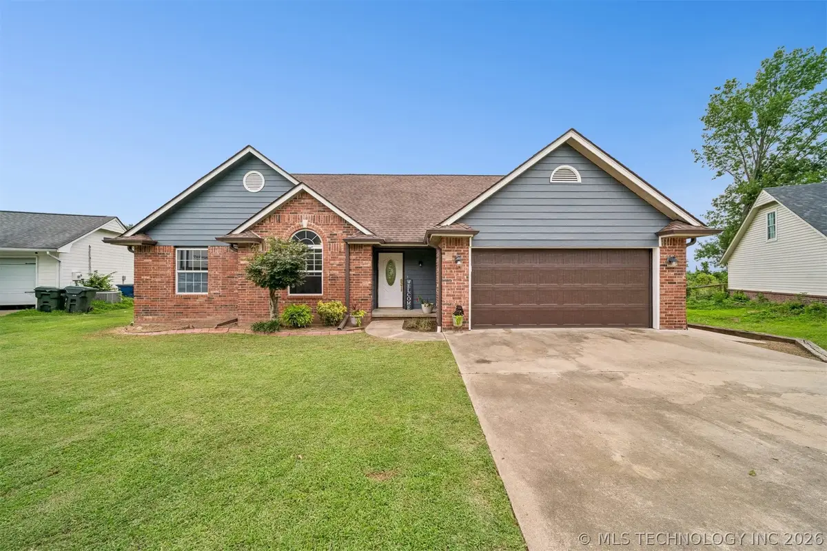 996 N Douglas Drive, Claremore, OK 74017 - #1