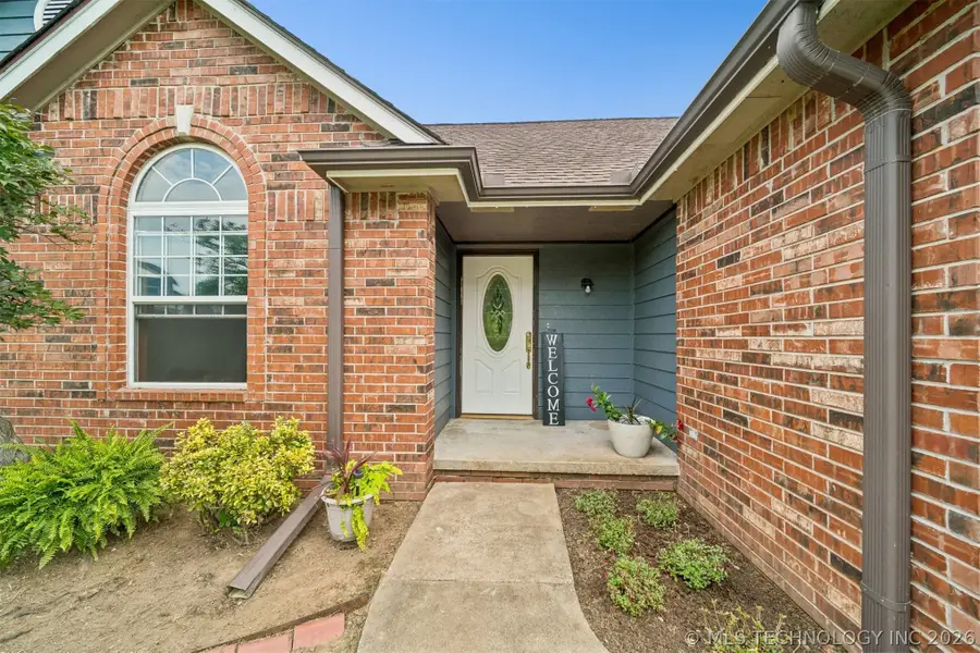 996 N Douglas Drive, Claremore, OK 74017 - #3