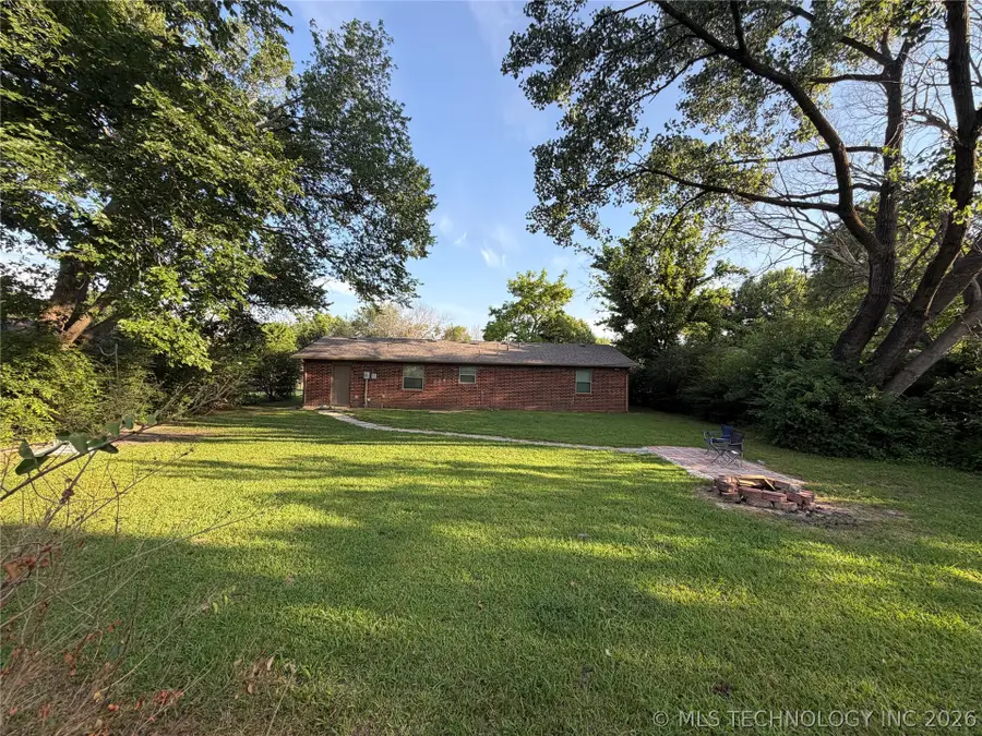501 W Creek Drive, Okmulgee, OK 74447 - #2