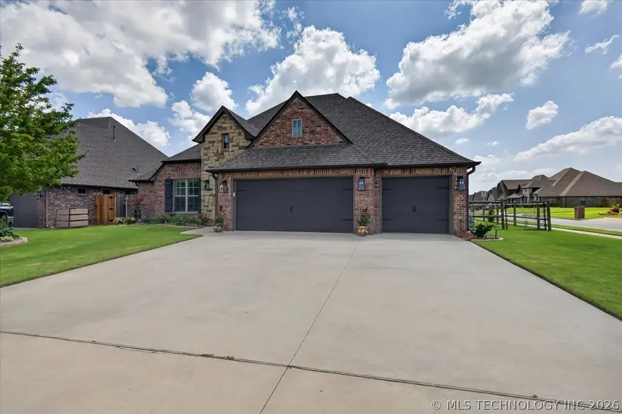 8101 N 75th East Avenue, Owasso, OK 74055 - #2