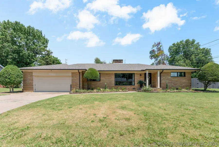 1402 N Louisville Avenue, Claremore, OK 74017 - #2