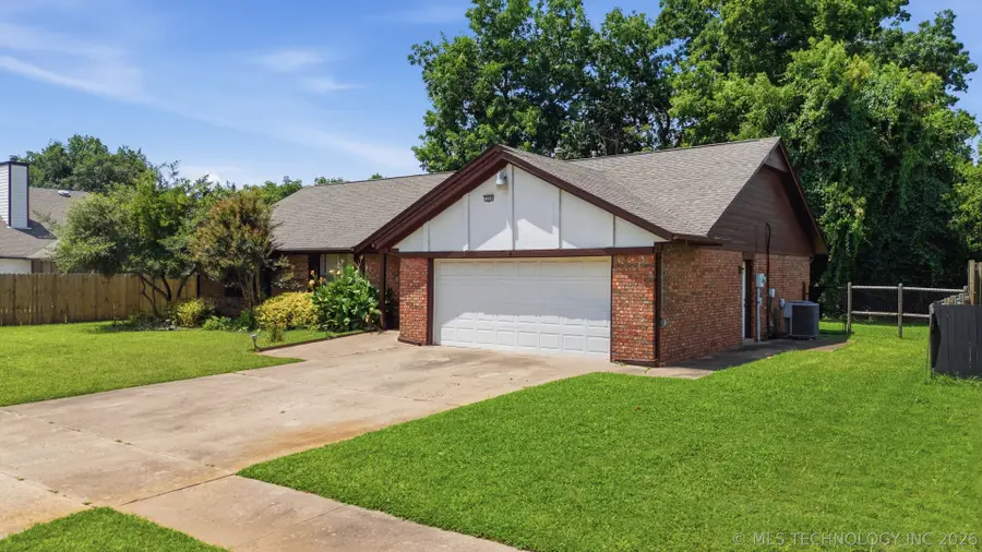 1008 N Forest Place, Jenks, OK 74037 - #2