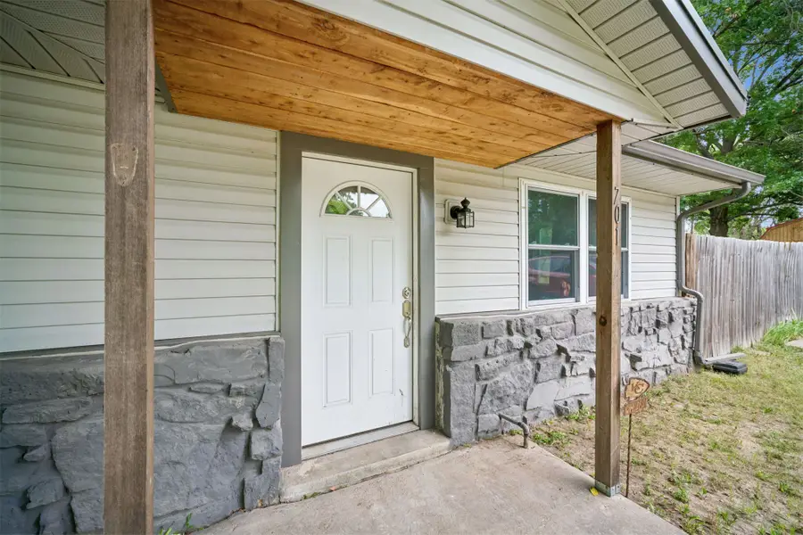 701 S Lincoln Avenue, Wagoner, OK 74467 - #3
