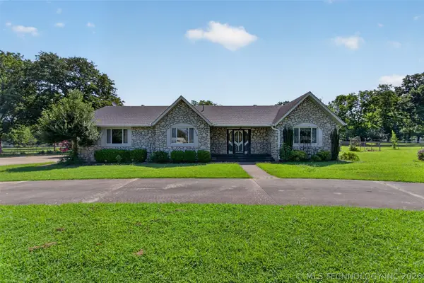 1102 N Delaware Street, Chouteau, OK 74337