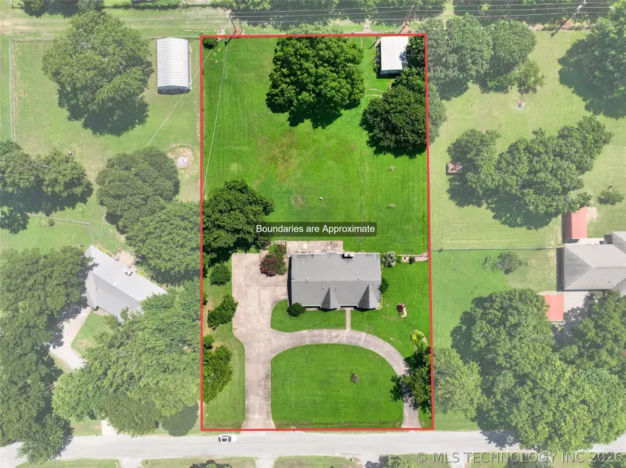 1102 N Delaware Street, Chouteau, OK 74337 - #2