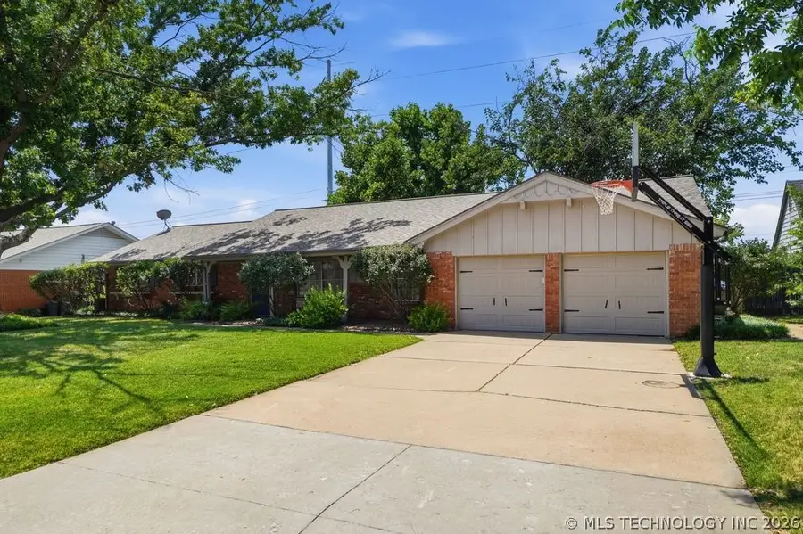5860 S Hudson Place, Tulsa, OK 74135 - #2