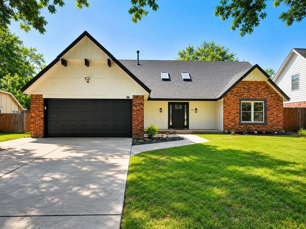 304 W Albuquerque Street S, Broken Arrow, OK 74011 - #1