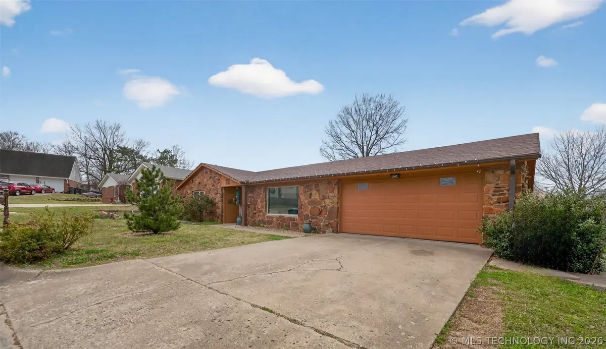 1045 Rolling Meadows, Bartlesville, OK 74006 - #1
