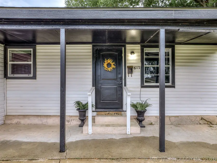 612 N Washington Avenue, Wagoner, OK 74467 - #3