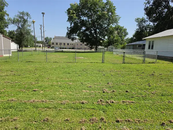 607 W 5th Street, Ada, OK 74820