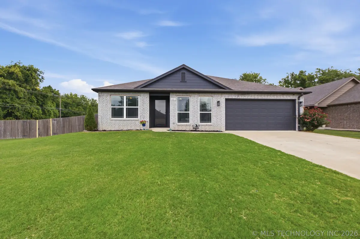 401 E Birch Street, Coweta, OK 74429 - #1