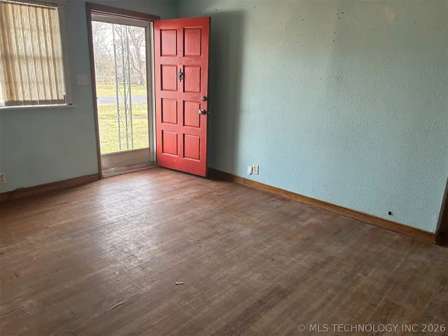 604 SE 7th Street, Wagoner, OK 74467 - #2