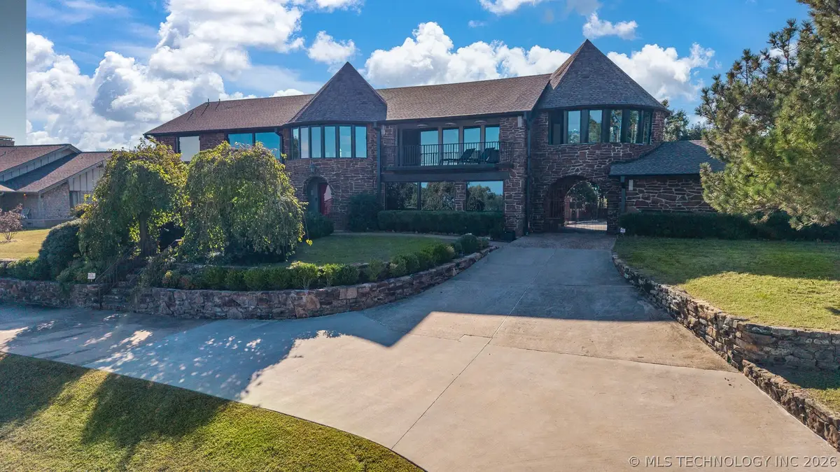 6642 E 60th Place, Tulsa, OK 74145 - #1
