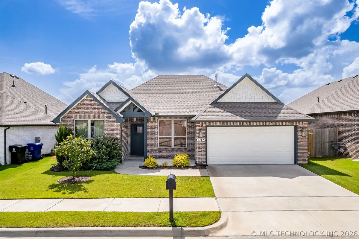 1212 N Dogwood Avenue W, Broken Arrow, OK 74012 - #1