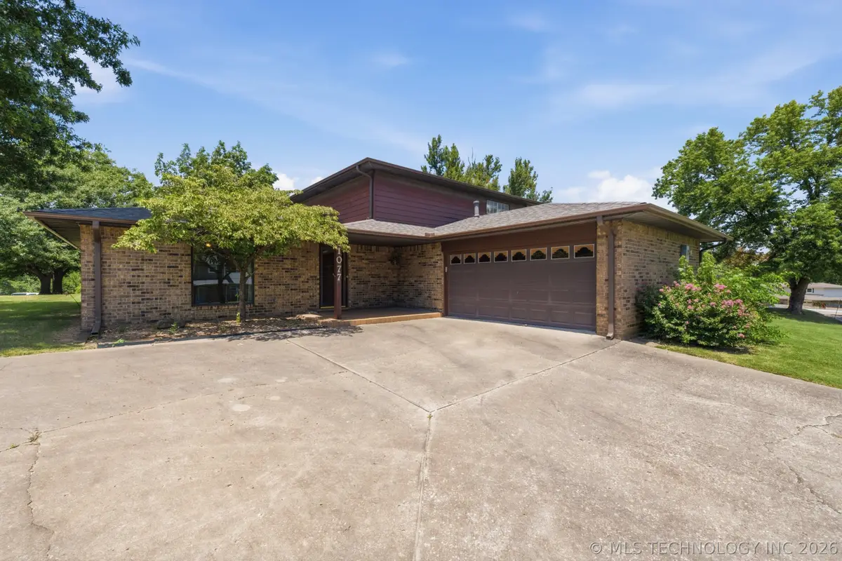 1077 Rolling Meadows, Bartlesville, OK 74006 - #1