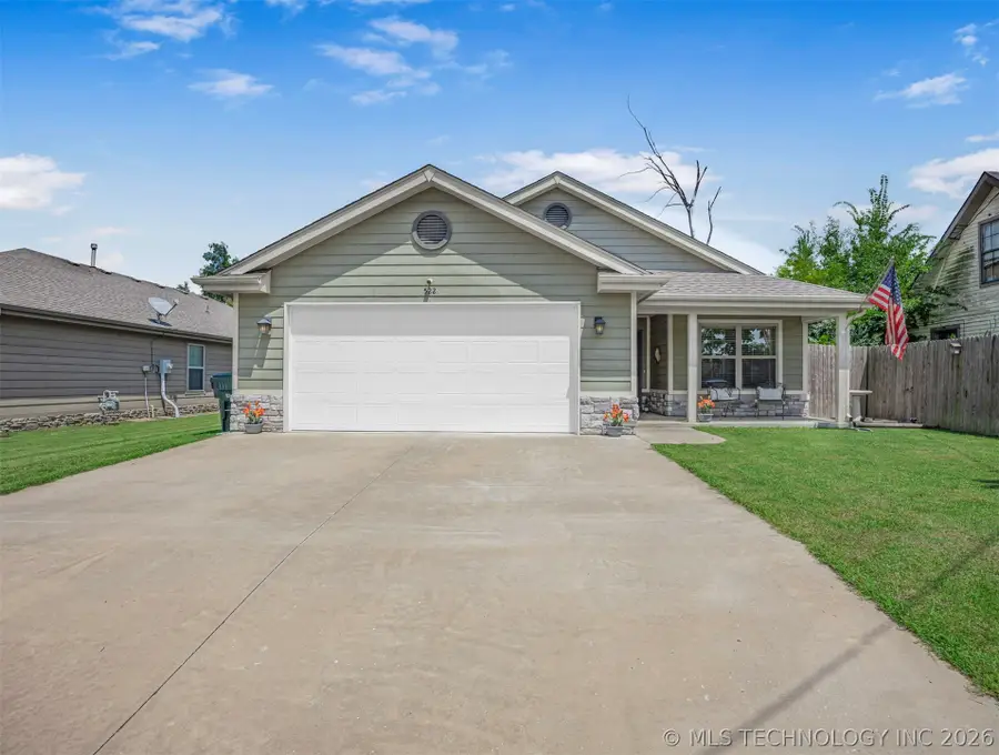 522 S Muskogee Avenue, Claremore, OK 74017 - #2