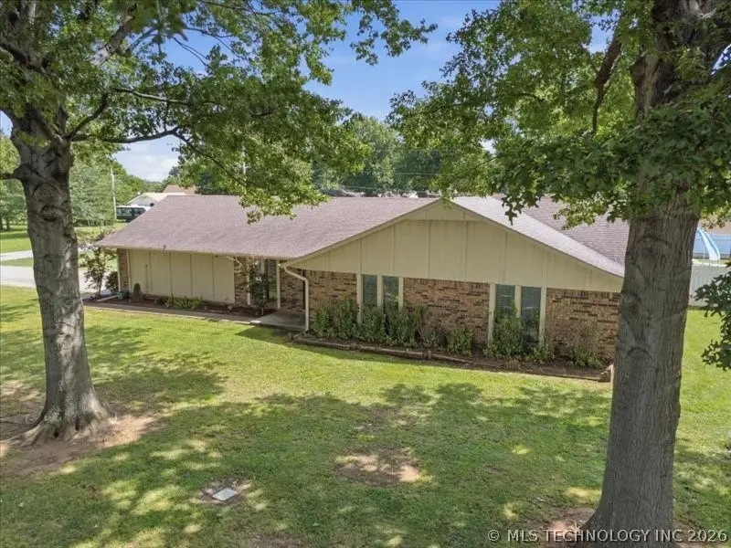 25 Village Circle, Pryor, OK 74361 - #2