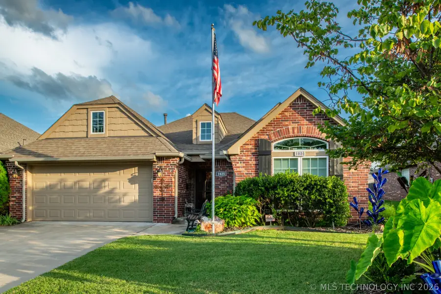 1825 E Laredo Street, Broken Arrow, OK 74012 - #2