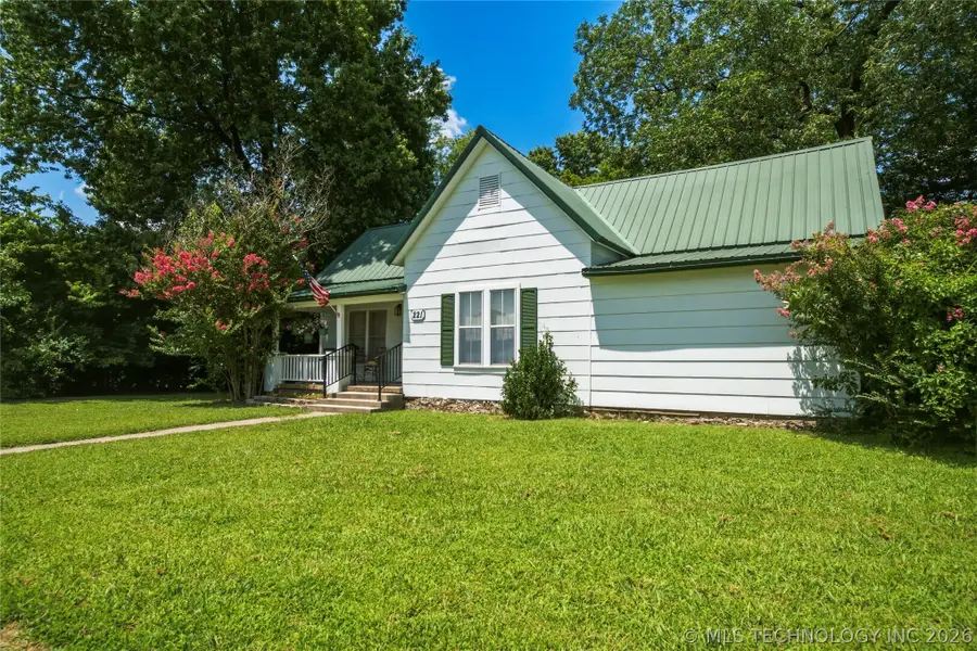 221 W Poplar, Stilwell, OK 74960 - #2