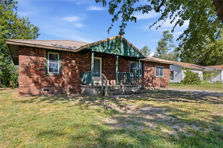 303 S Gray Place, Chouteau, OK 74337 - #2